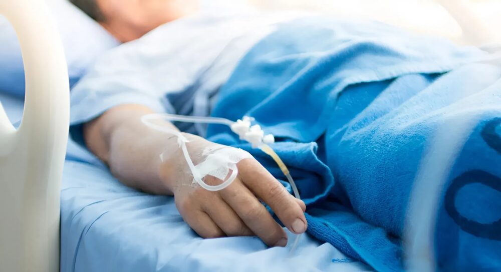 Toen ik de tweede telefoon van mijn man vond, rukte hij hem uit mijn handen en vernietigde hem: zijn uitleg liet me sprakeloos achter, het was veel erger dan de ontrouw