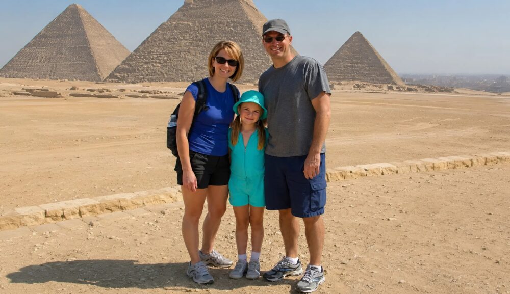 Mijn dochter verdween terwijl we in Egypte woonden: twintig jaar later kwam er een ansichtkaart uit Caïro in mijn brievenbus, en wat ik ontdekte zette alles wat ik dacht te weten op zijn kop
