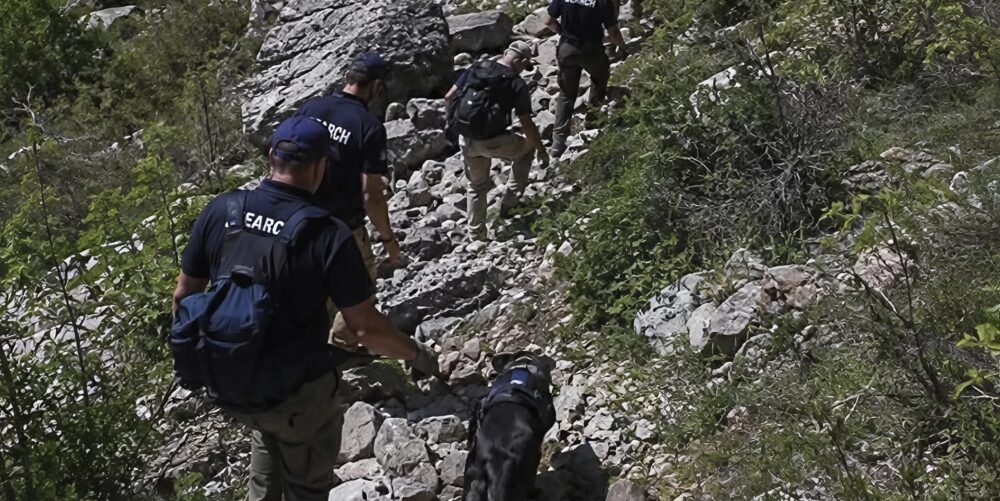 Dit echtpaar verdween op mysterieuze wijze tijdens een van hun wandeltochten, en pas zeven jaar later vond de politie een man die doelloos over een snelweg zwierf. Toen bleek dat…